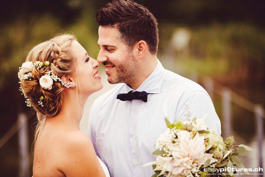 Hochzeitspaar Brautpaar Fotoshooting auf einer Hochzeitsreportage